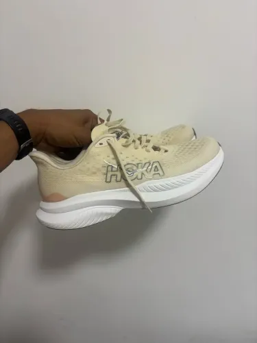 Tênis corrida hoka