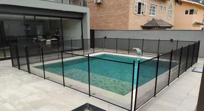Cercados removíveis para piscinas