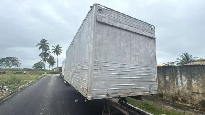 Baú para Caminhão 7,00m - Alumínio - Ótimo Estado - Pronto p/ Uso