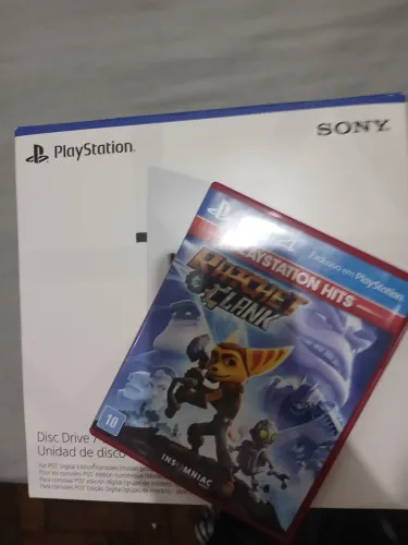 LEITOR DE MÍDIA FÍSICA PARA PLAYSTATION 5 + JOGO RATCHET & CLANK DE PS4