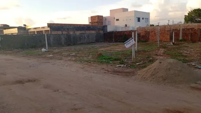 VENDO TERRENO PRÓXIMO A BEIRA MAR