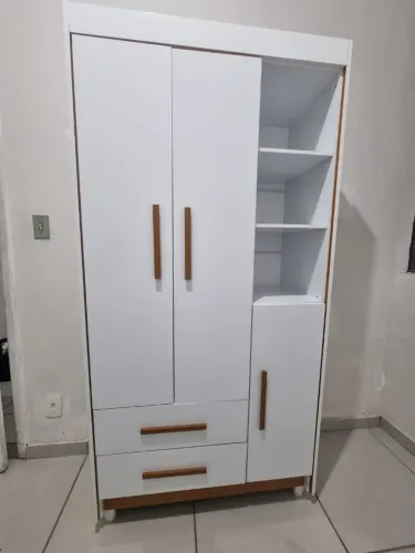 Quarto De Bebê Completo: Guarda-Roupa + Cômoda + Berço Com Colchão