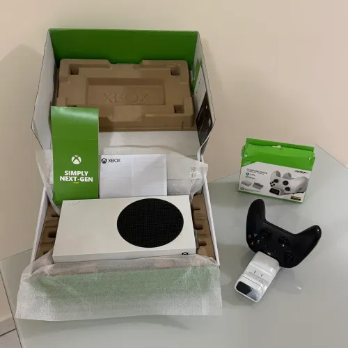 Xbox Series S 512gb ssd com charging dock