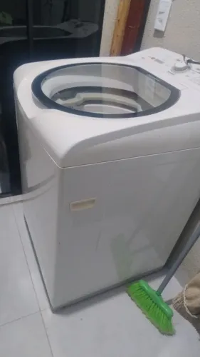 Vendo máquina de lavar roupa 13 Kg Eletrolux faz tudo,