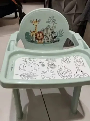 Cadeirinha de alimentação com bandeja removível 