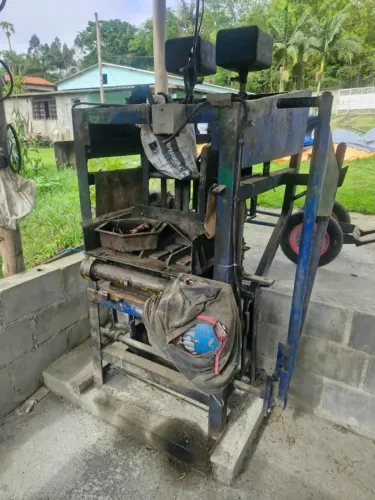 Máquina de produção de bloco com betoneira