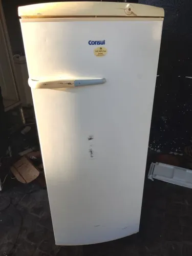 GELADEIRA 220V ENTREGO UBERLÂNDIA.