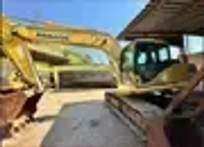 ESCAVADEIRA KOMATSU PC 160