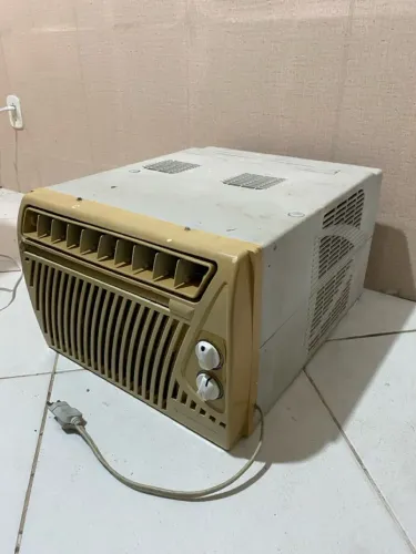 Ar-condicionado Springer Gelando Bastante