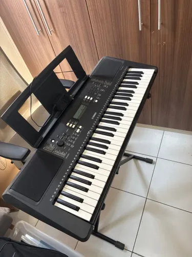 Teclado Arranjador Yamaha PSR-E373(novo)