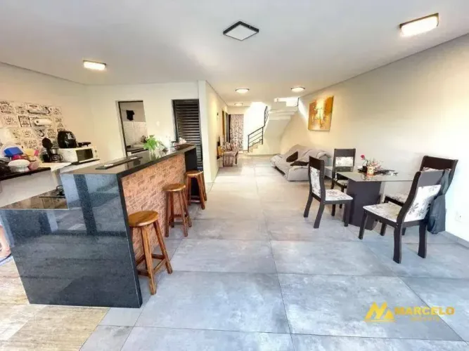 Linda casa com piscina no Parque da Lapa!