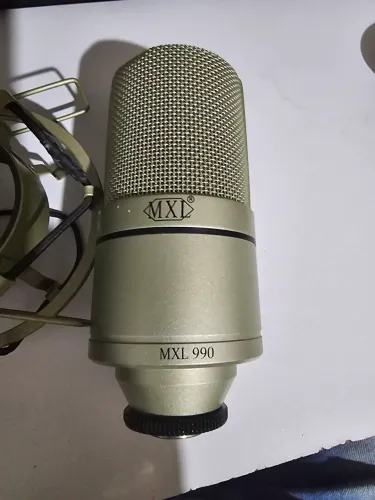 Microfone Condensador MXL 990 para Estúdio Cardióide com Maleta