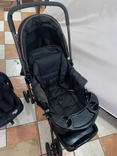 Travel System Reverse TS Duo da Cosco Kids (carrinho e bebê conforto) na cor preta.