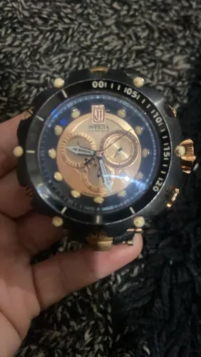 Relógio invicta está sem pulseira original 