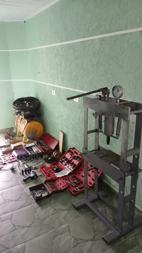 Ferramentas mecânicas.