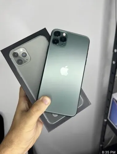 iPhone 11 Pro Max, único dono, na caixa.