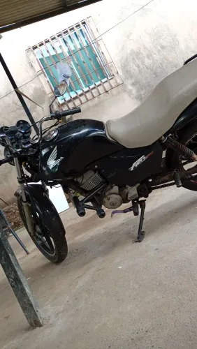 Vendo 150 com algumas avarias...