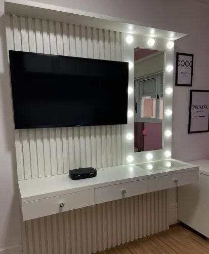 Penteadeira Camarim Suspensa Com Painel De Tv