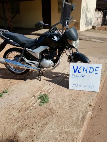 Vendo Titan em dias