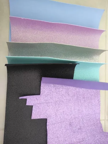 Papel emborrachado com brilho 