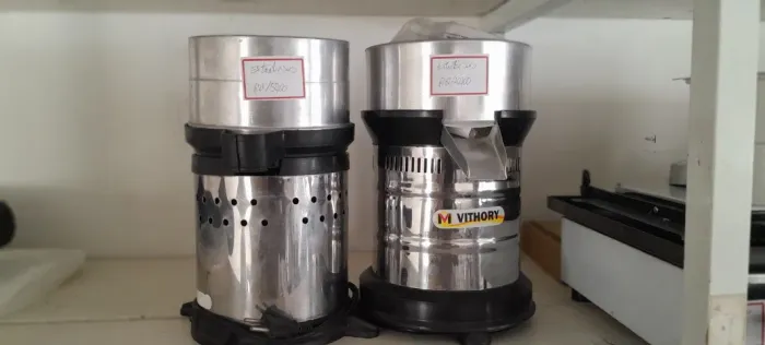 Extrator de Suco de Laranja em Aço Inox (Ótimo Estado / Potente)