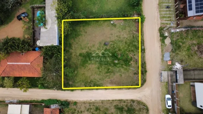 Terreno próximo ao centrinho da praia do Rosa
