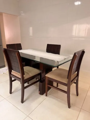 Mesa de jantar quadrada