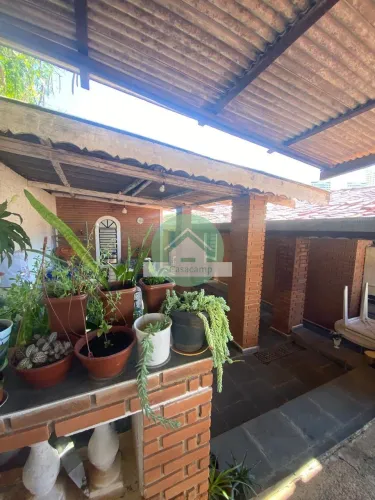 Vende-se Casa com Excelente Quintal no Jardim Nova Europa, Campinas/SP.