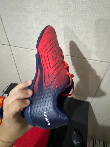 Chuteira umbro
