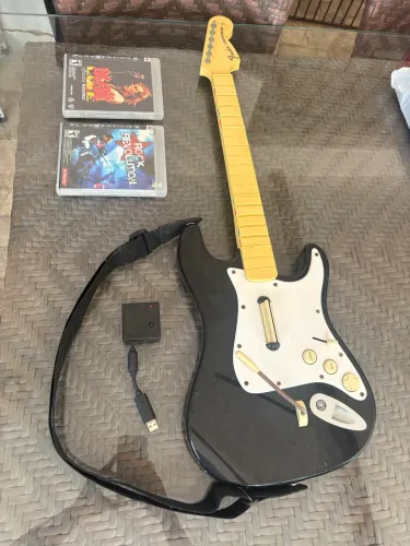 Guitarra Rock Band e Guitar Hero + Jogos - PS3