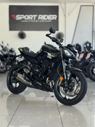 TRIUMPH STREET TRIPLE 765 RS