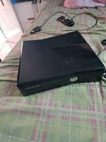 Xbox 360 slim olha a descrição