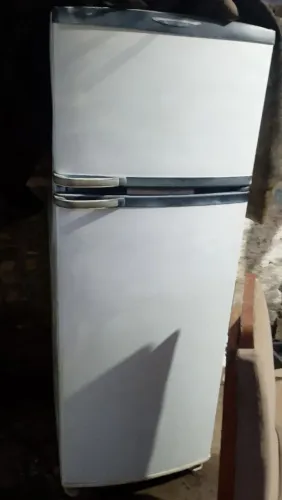 Vendo uma jeladeira cemi nova