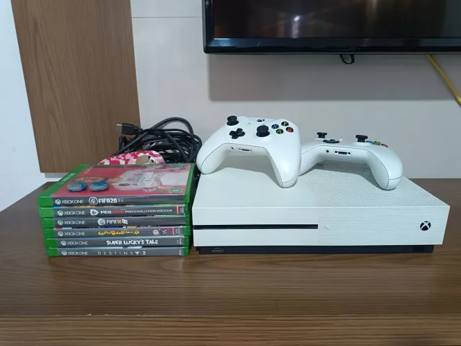Xbox One S + 2 controle originais e jogos físicos e online