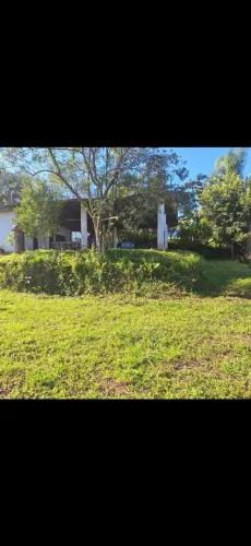 Terreno com construção sólida 