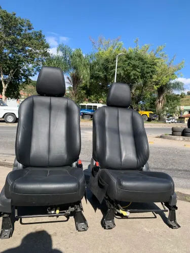 Banco de Couro S10