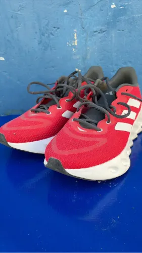 Tênis adidas