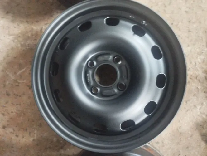 Roda da Ford fiesta aro15 conservado 