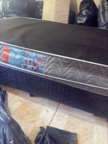 Cama e colchão 