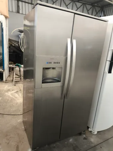 Vendo geladeira side by side Electrolux inox sai gelo na porta