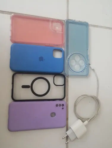 Vendo capinha iPhone 11 poco c75 Samsung a11 carregador 