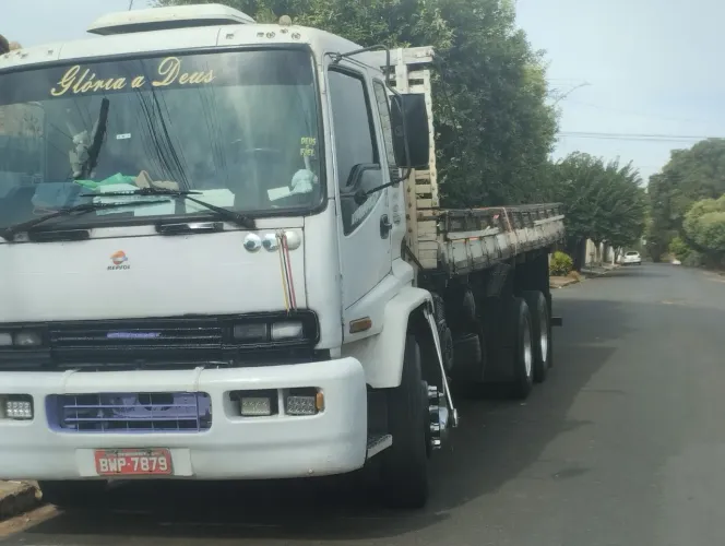 Vendo ou troco caminhão GMC por casa em Nova Aliança 