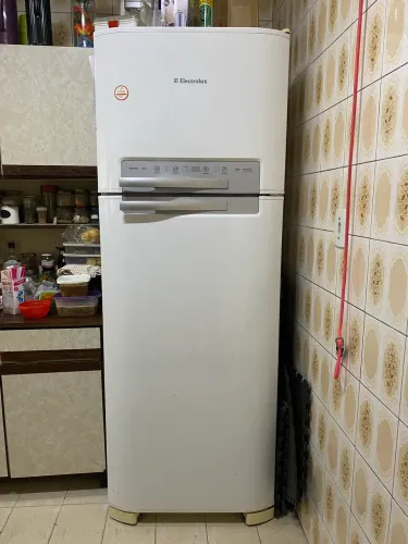Geladeira Frost-Free Electrolux DF50 430 litros