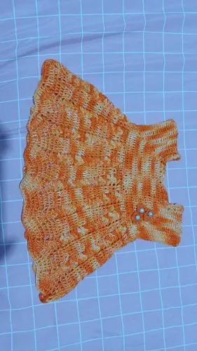 Vestido para bebê em crochê laranja mesclado