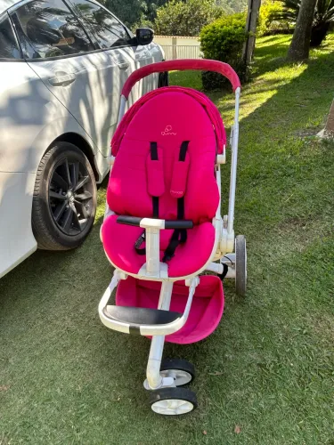 Carrinho de bebê Quinny Mood importado 
