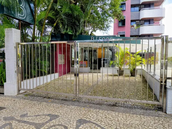 LOJA NA VITORIA COM RECEPÇÃO E 3 SALAS DE ATENDIMENTO - 2 VAGAS