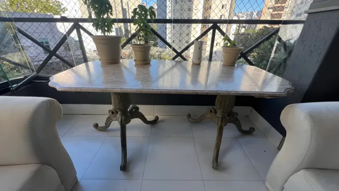 Mesa de mármore