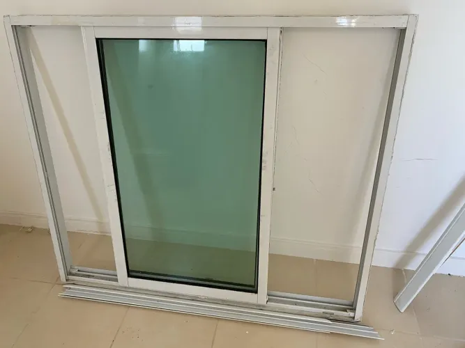 Janela PVC e vidro 2 folhas