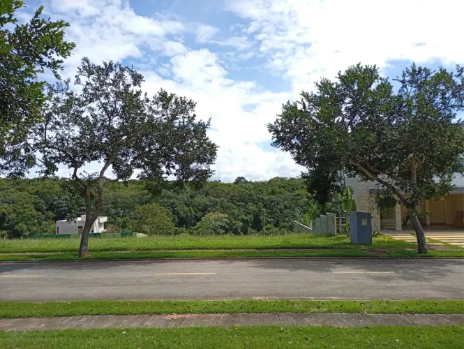 Lote privilegiado no Alphaville 2, 502,92 m², próximo à mata