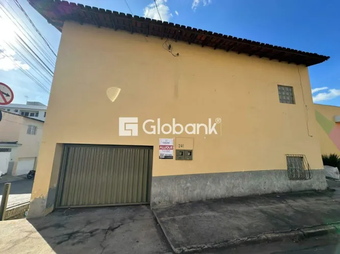 Casa para aluguel em Montes Claros-MG no bairro São José, 4 Quarto(s), 1 Suíte(s) e 1 Vaga